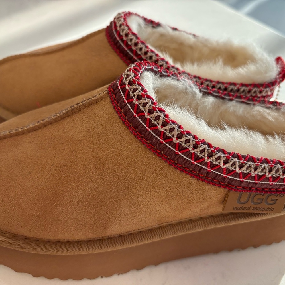 NWT Australian UGG TAZZ women size EU 35, rare product shipped from Australia